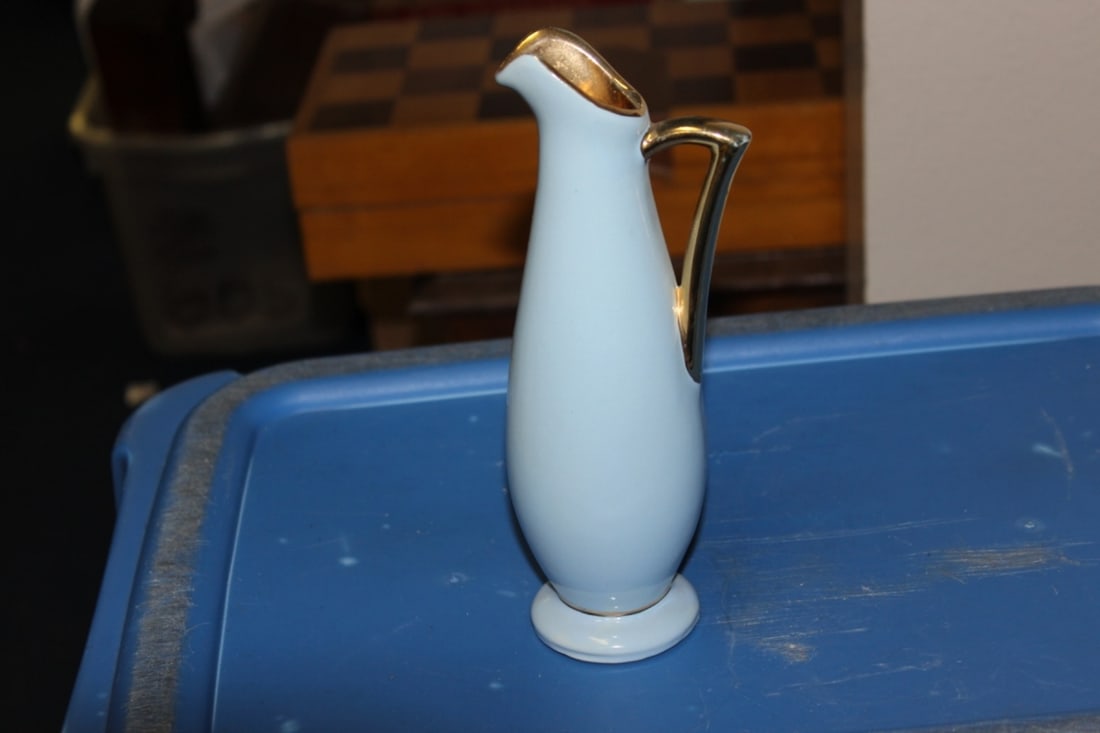 A Shawnee Ewer - Mid Century: Unusual colour design - 8" tall