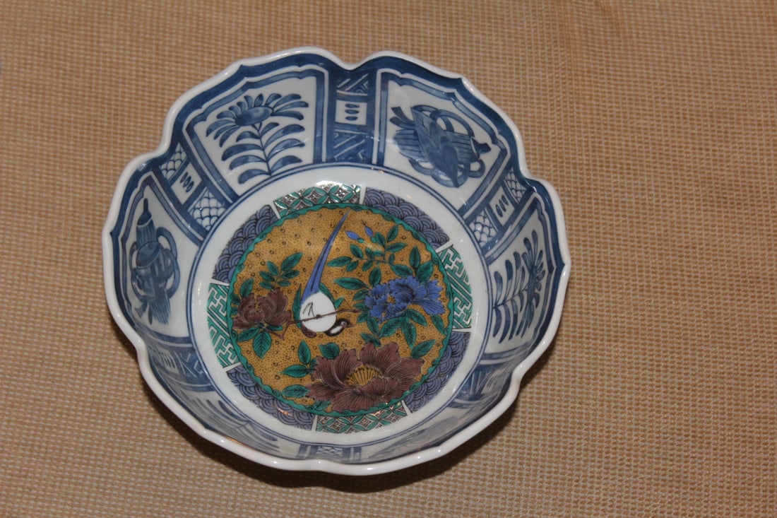 Signed Japanese Kutani Porcelain Bowl: 7 3/4" in diameter