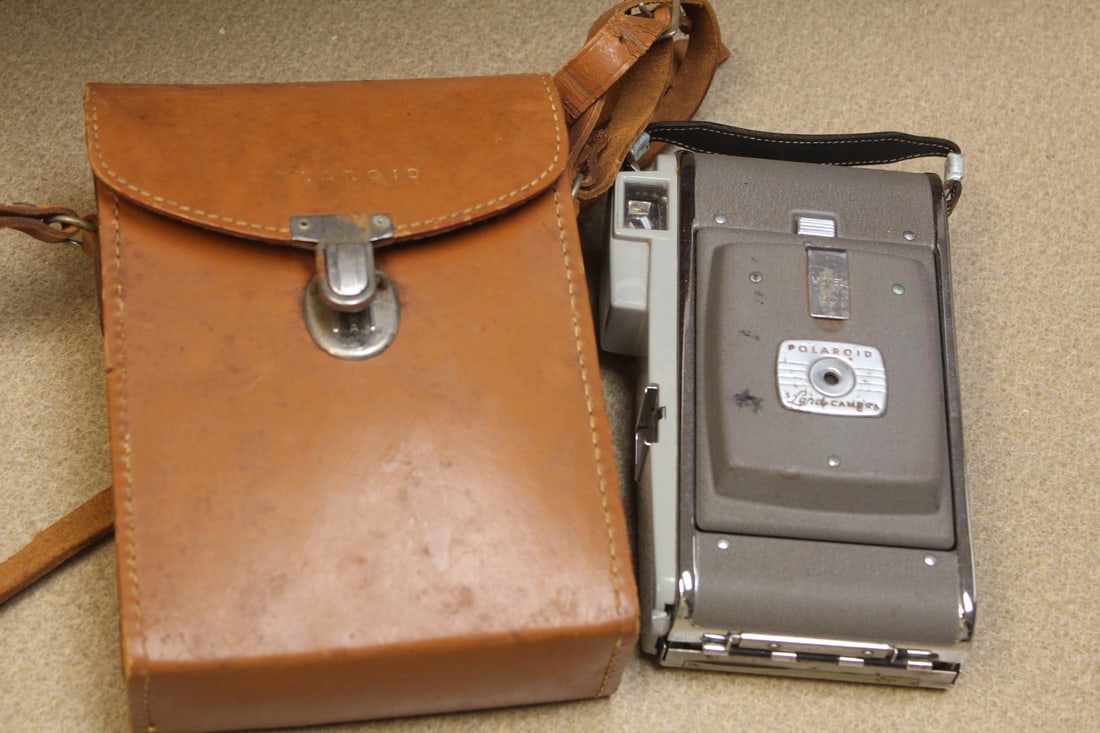 Vintage Polaroid Land Camera: with case - not tested to see if works or not