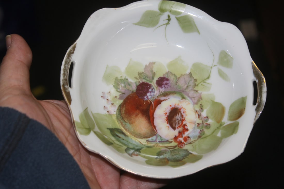 Vintage 2 Handle Bowl (1 of 5)