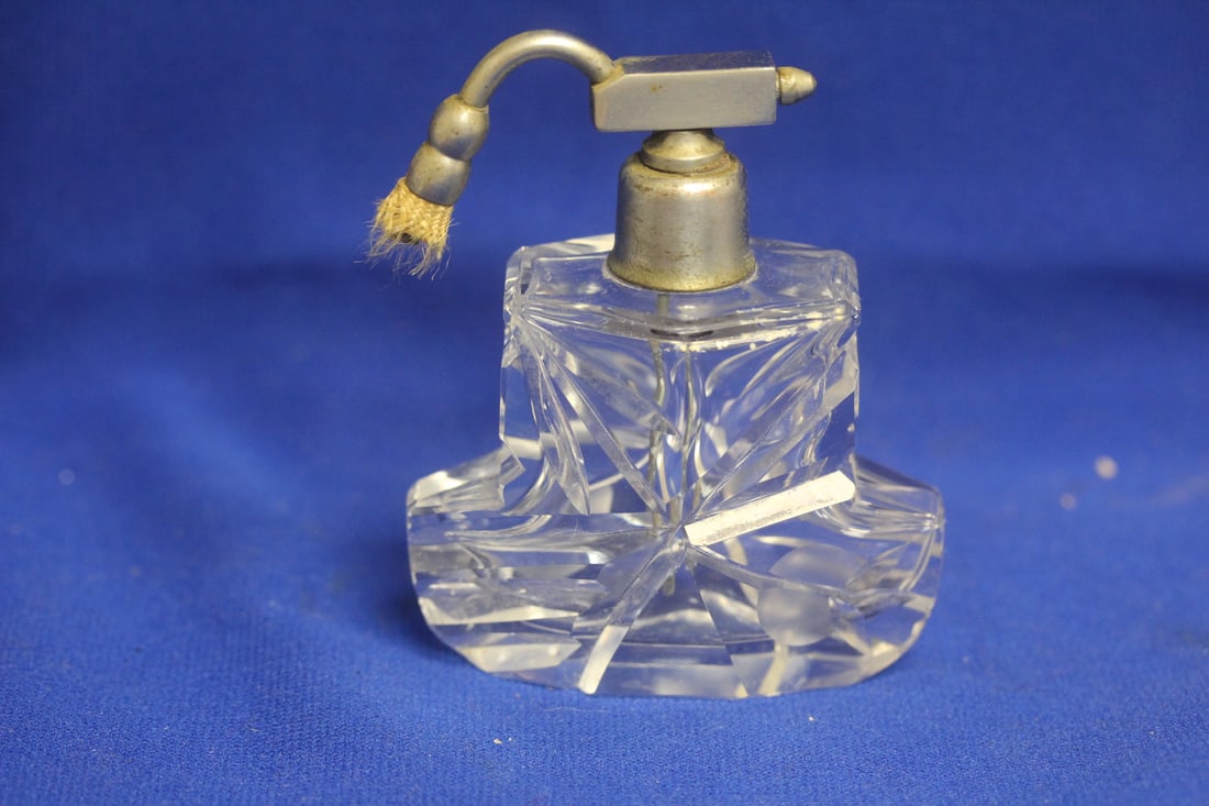 Vintage Cut Glass Atomizer Perfume Bottle: 3 3/4" tall