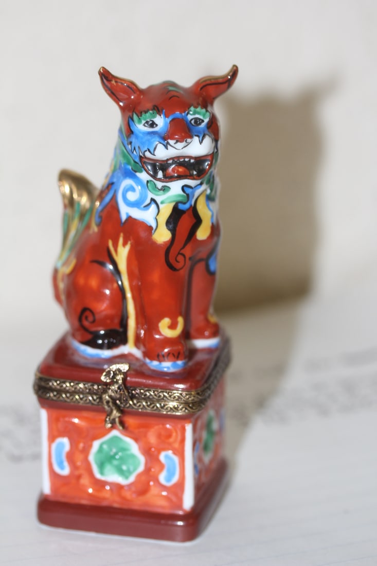 Very Rare Limoges Rochard Trinket Box: hand painted - Rochard foo lion motief trinket box - 4 1/4" tall