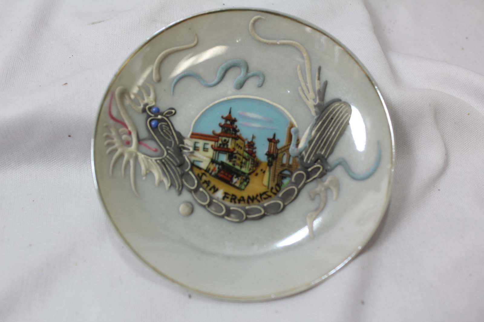 A Decorative Japanese Small Plate: 4" in diameter