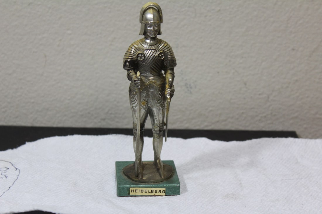 A Heidelberg Figure: Germany - please note: tip of sword is missing - 5 1/2" tall