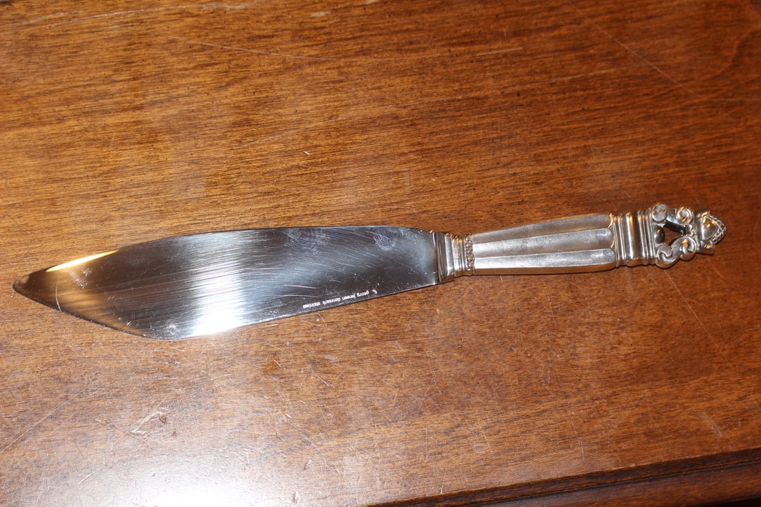 Georg Jensen Servin Knife: Georg Jensen, Denmark - sterling handle cake serving knife - acorn pattern - 10 1/2" long