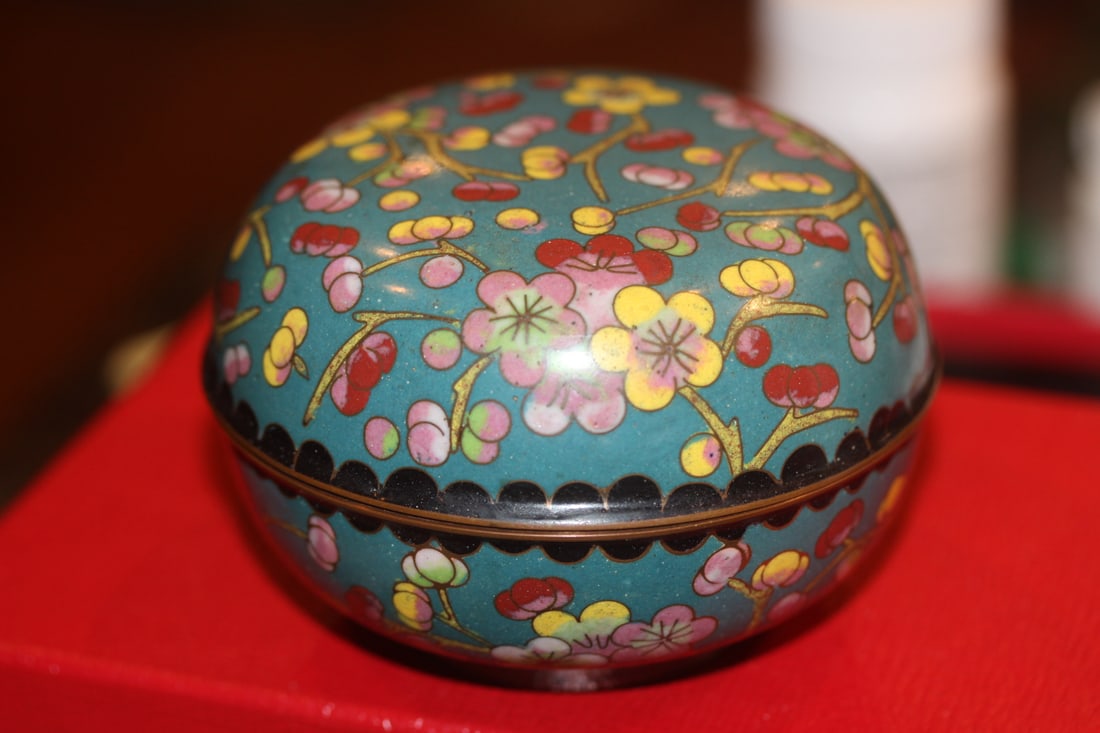 Antique Chinese Cloisonne Box: marked "China" - 19th to early 20th century - 3 1/2" in diameter - beautiful condition
