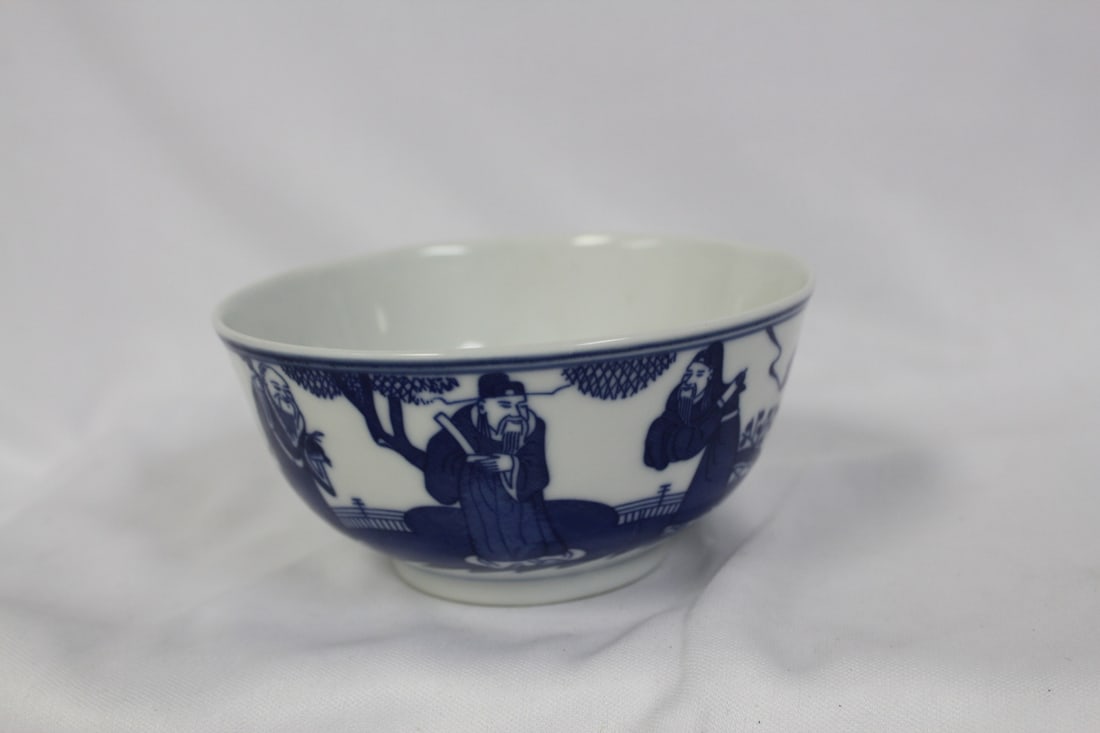 A Blue and White Chinese Bowl: 4 1/2" in diameter