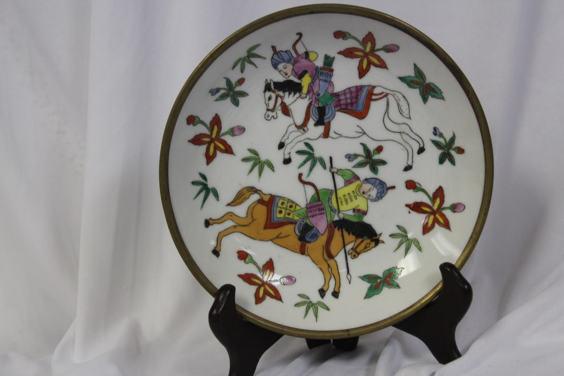 A Chinese Plate/Bowl: 5 3/4" in diameter