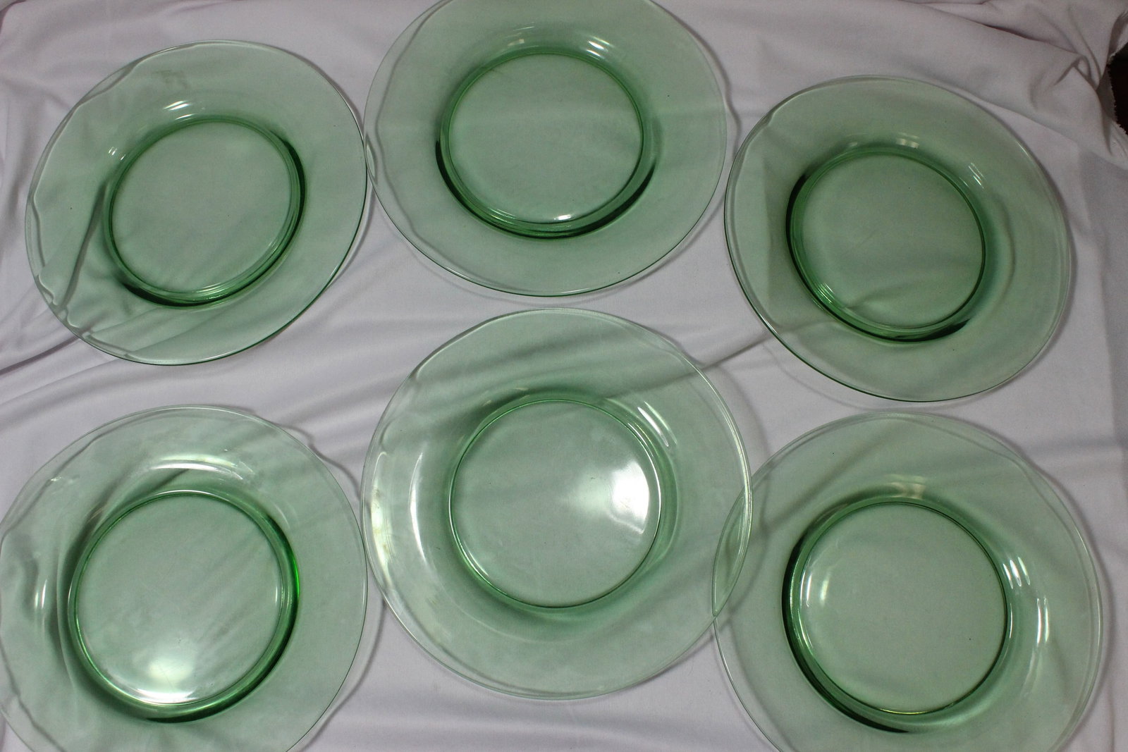 Set of 6 Vaseline Glass Plate: 8 3/8" in diameter