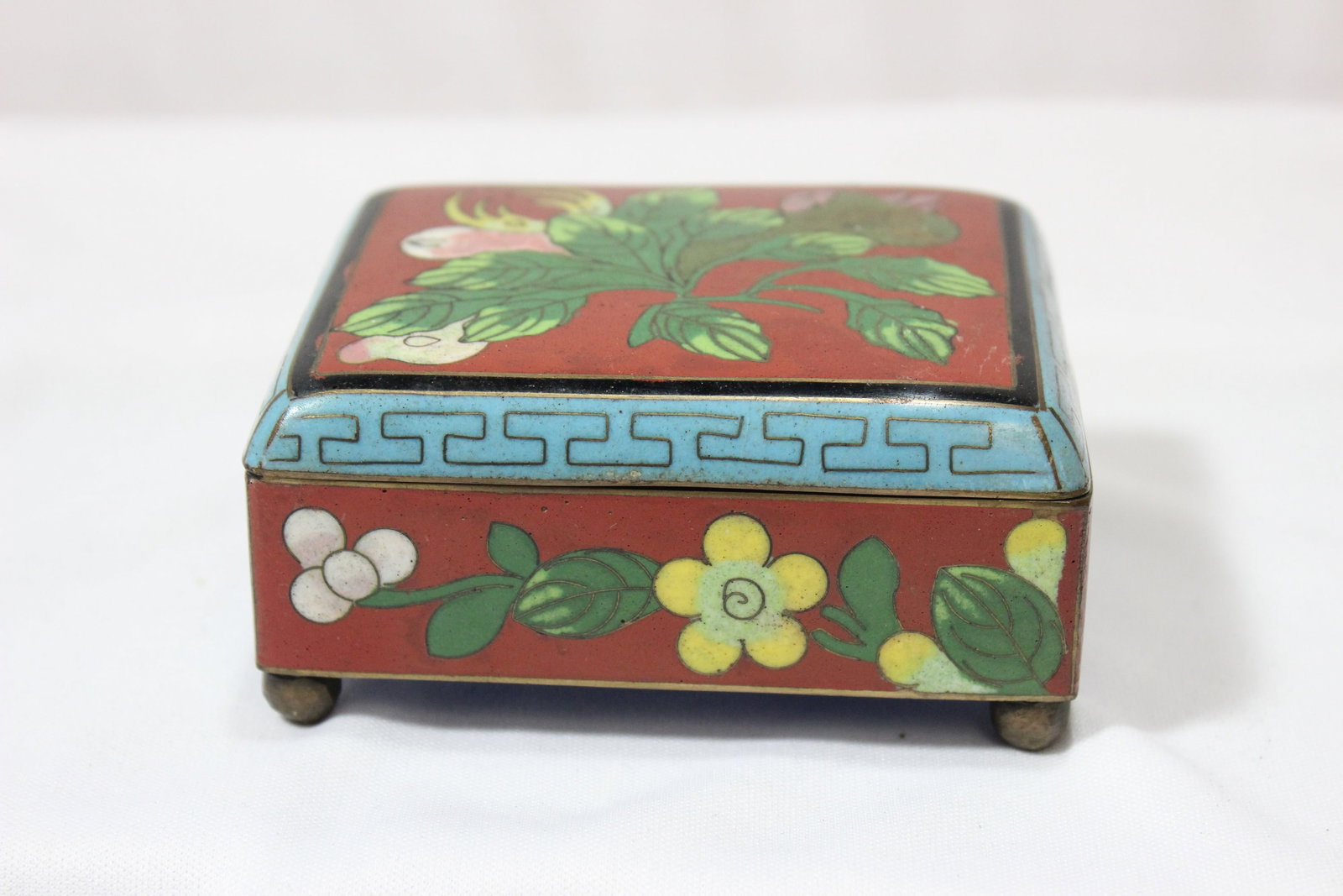 A Chines Cloisonne Box: 3 3/4" across