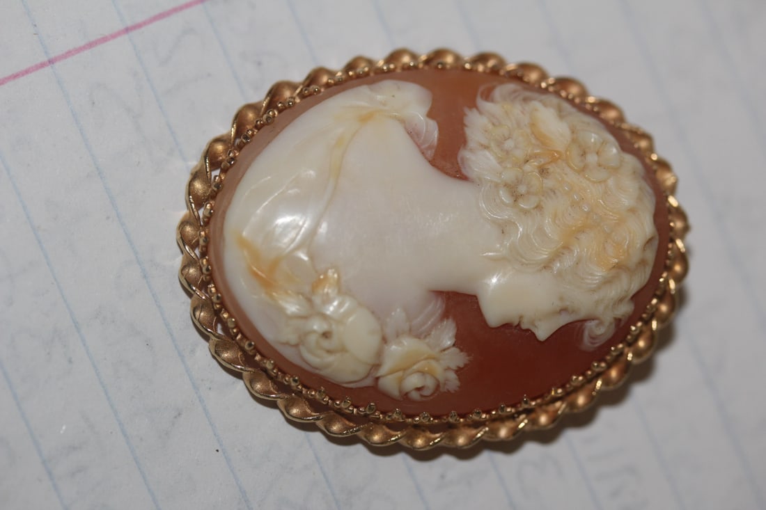 Antique Gold Plated Cameo Brooch: gold plated or gold filled - well carved - 1 3/4" across