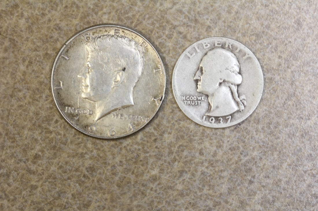 Lot of 2 silver coins: 90%, to include a 1964 Kennedy half and a 1937 D Washington Quarter which is a keydate