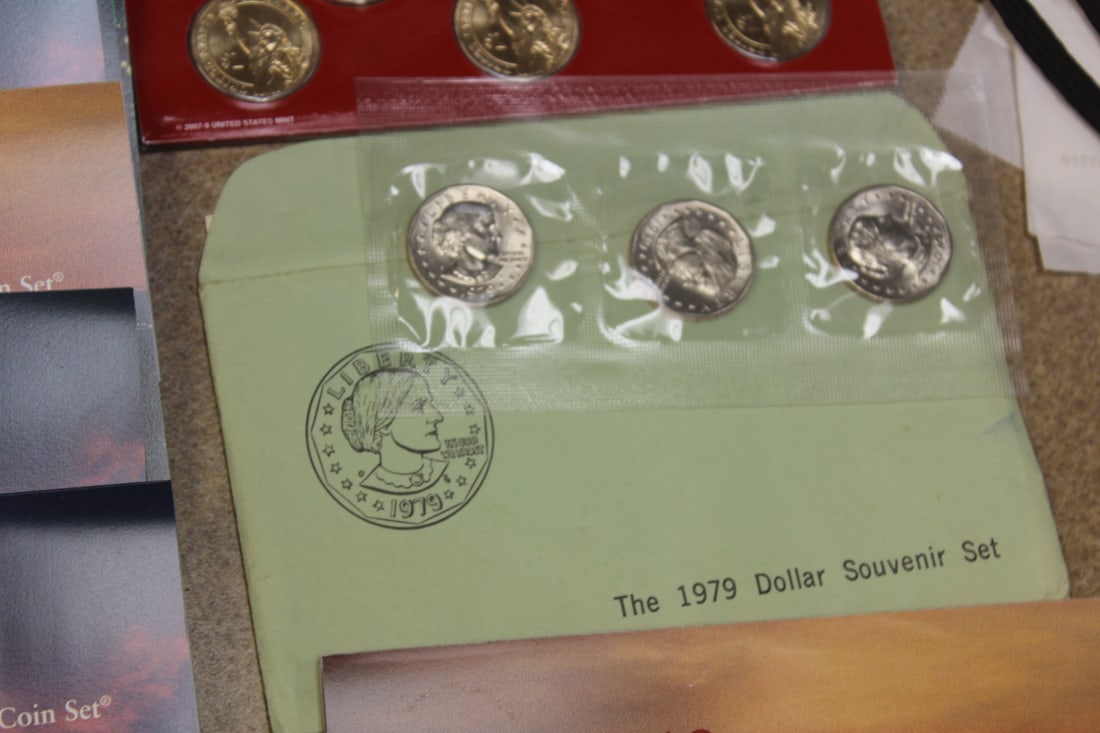 Nice Lot of 60 US Coin Sets - 6