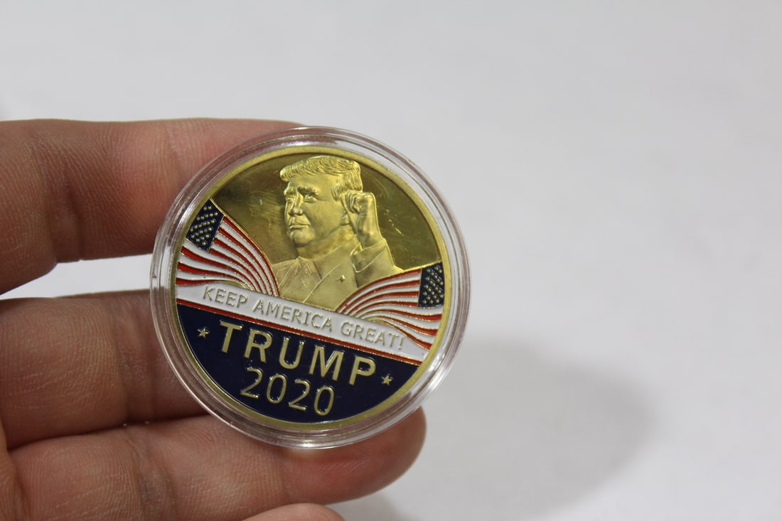 Commemorative Trump Coin: clad