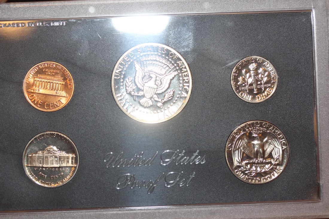 1971 Proof Coin Set: as shown on photos