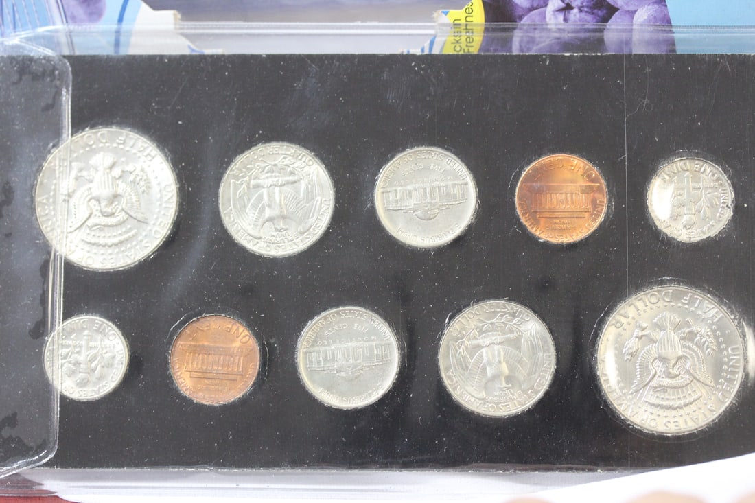 A 1984 Us Mint Set - 2