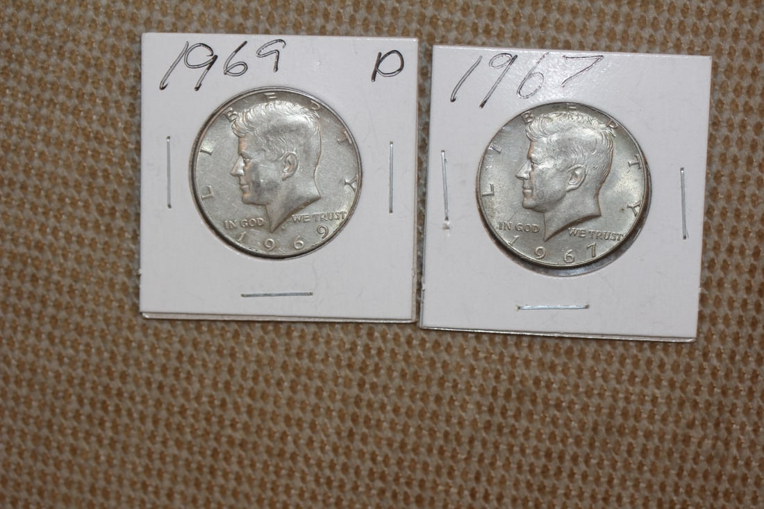 Lot of 2 Kennedy Halves: 40% silver