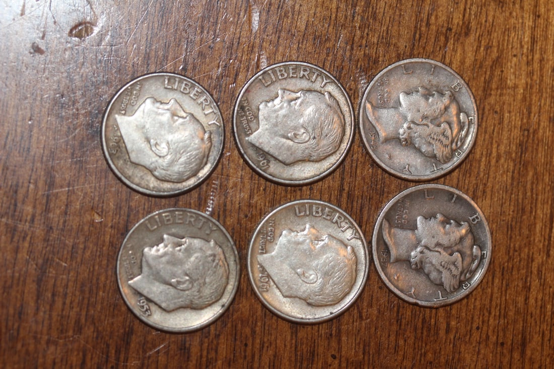 Lot of 6 Silver Dimes: two Mercury and four Roosevelt