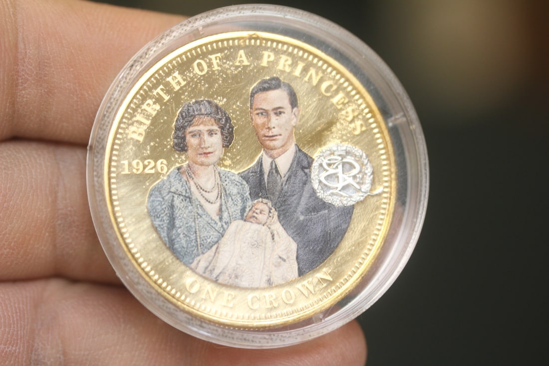 Queen Elizabeth Crowning Moments Coin: 24 Karat gold plated