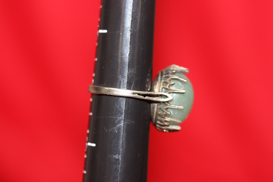 A Jade and Sterling Ring - 4