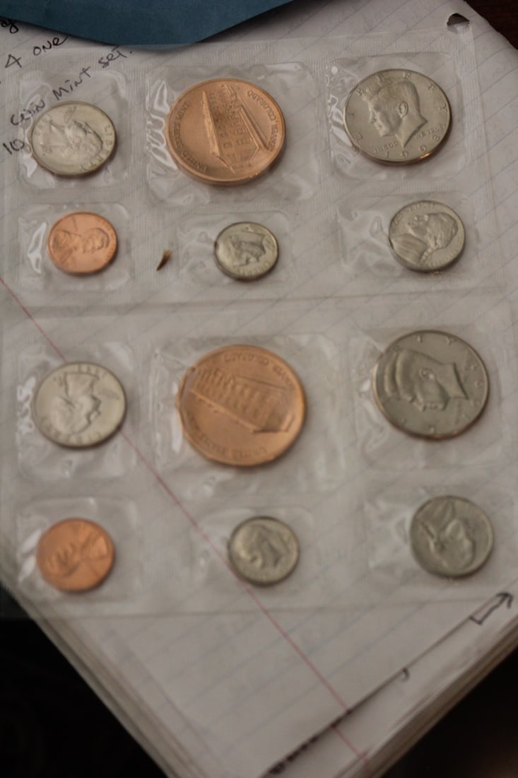 Lot of 2 1993 Denver mint Set: as shown on photos