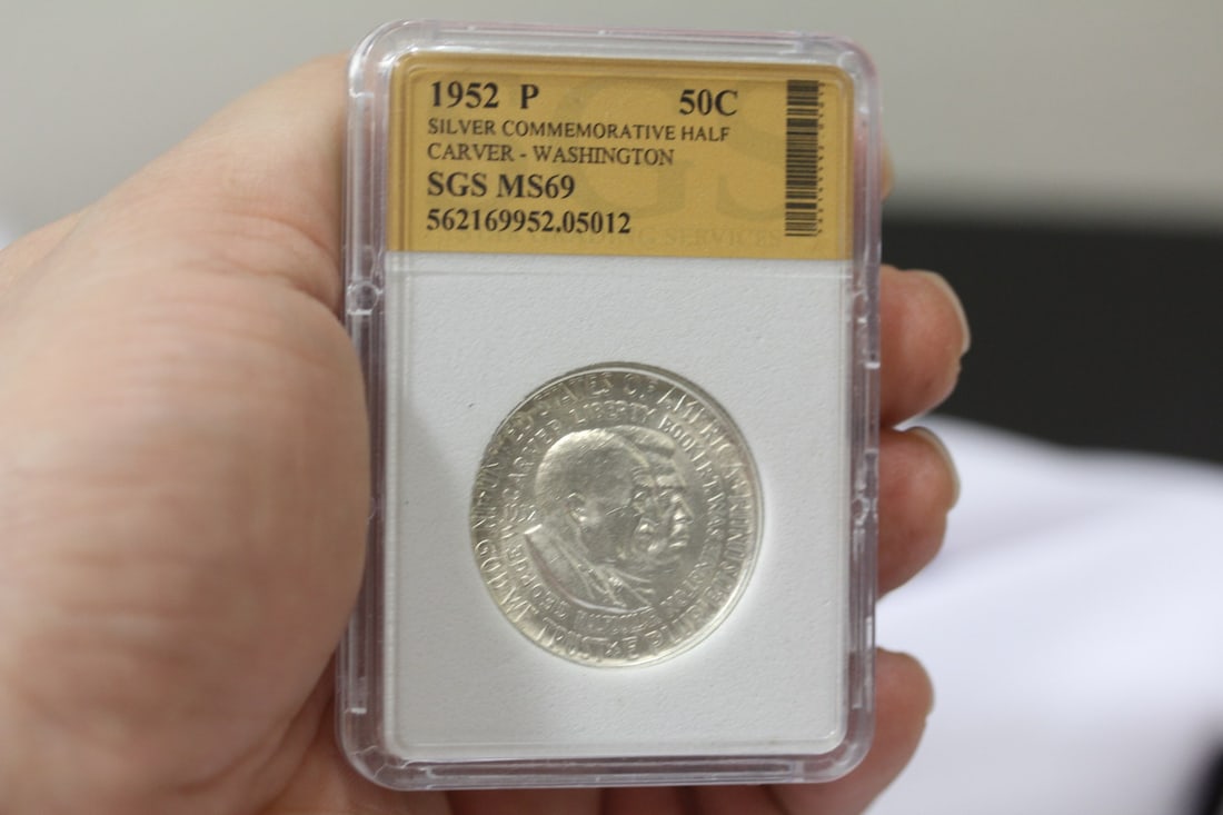 Graded 1952P Commemorative Silver Half Carver Coin: Washington coin - sharp - 90% silver