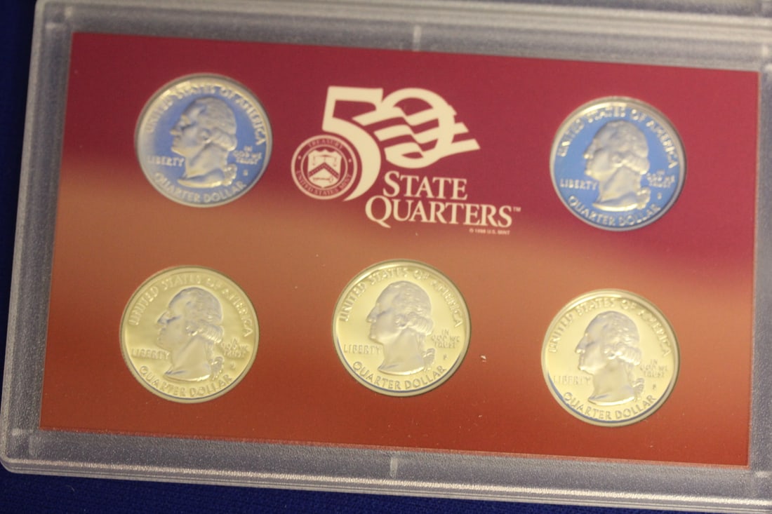A 1999 US Mint Silver Proof Set - 3