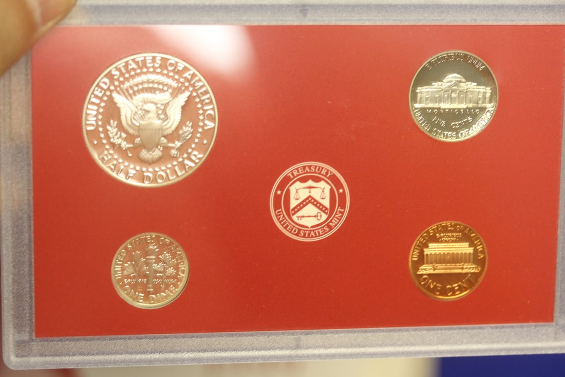 A 1999 US Mint Silver Proof Set - 6