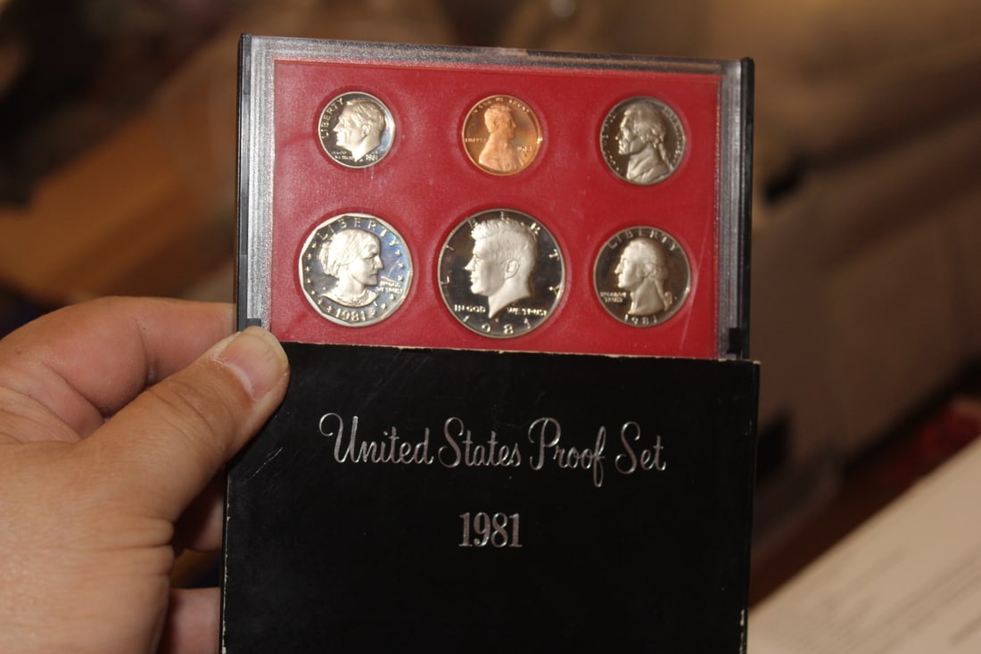 1981 US Proof Coin Set: as shown on photos
