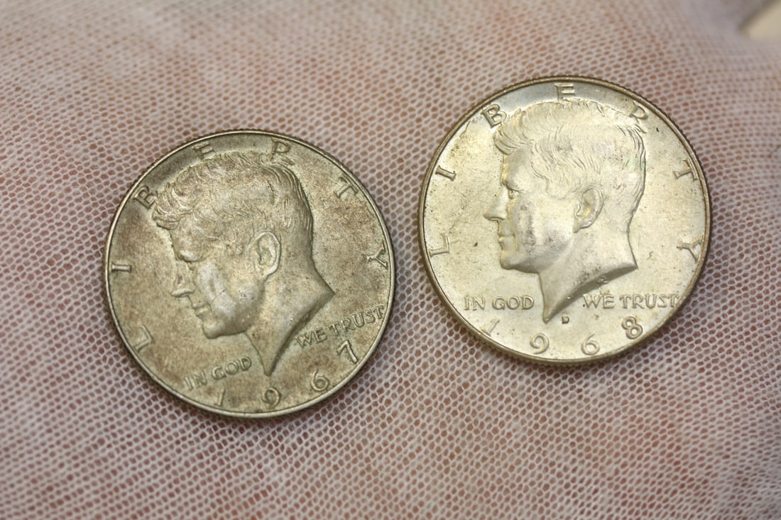 Lot of 2 Kennedy Halves: 1697 and 1968 40% silver