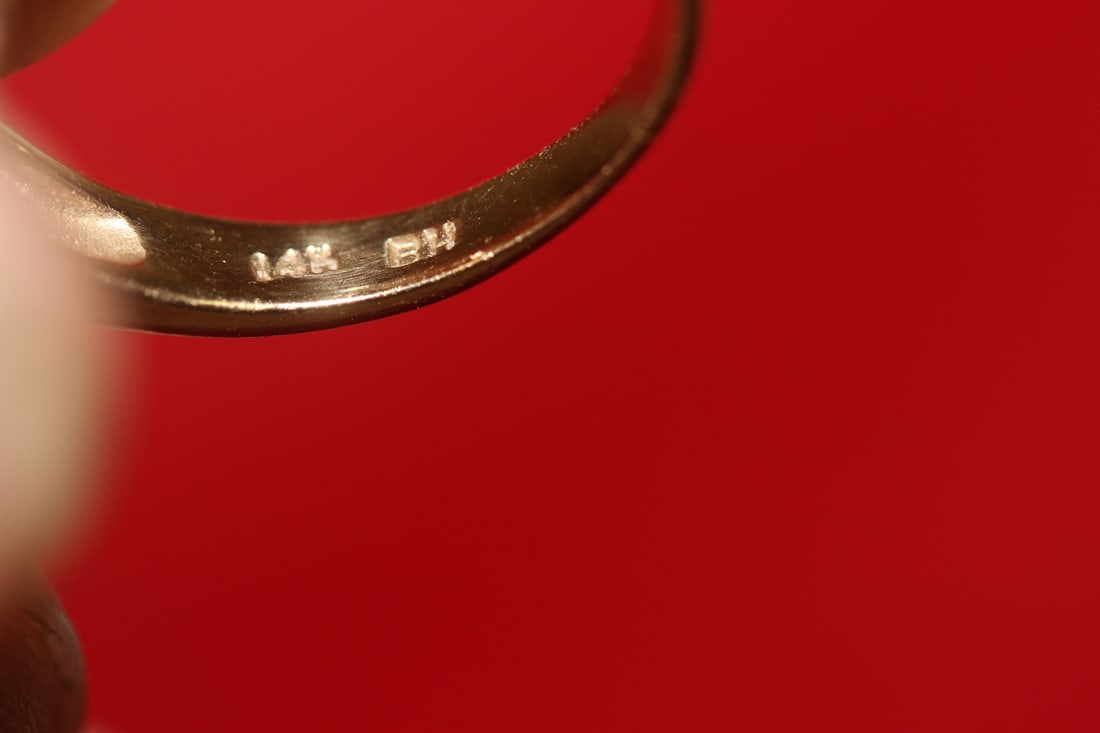 A 14 Karat Gold Ruby and Diamond Ring - 7