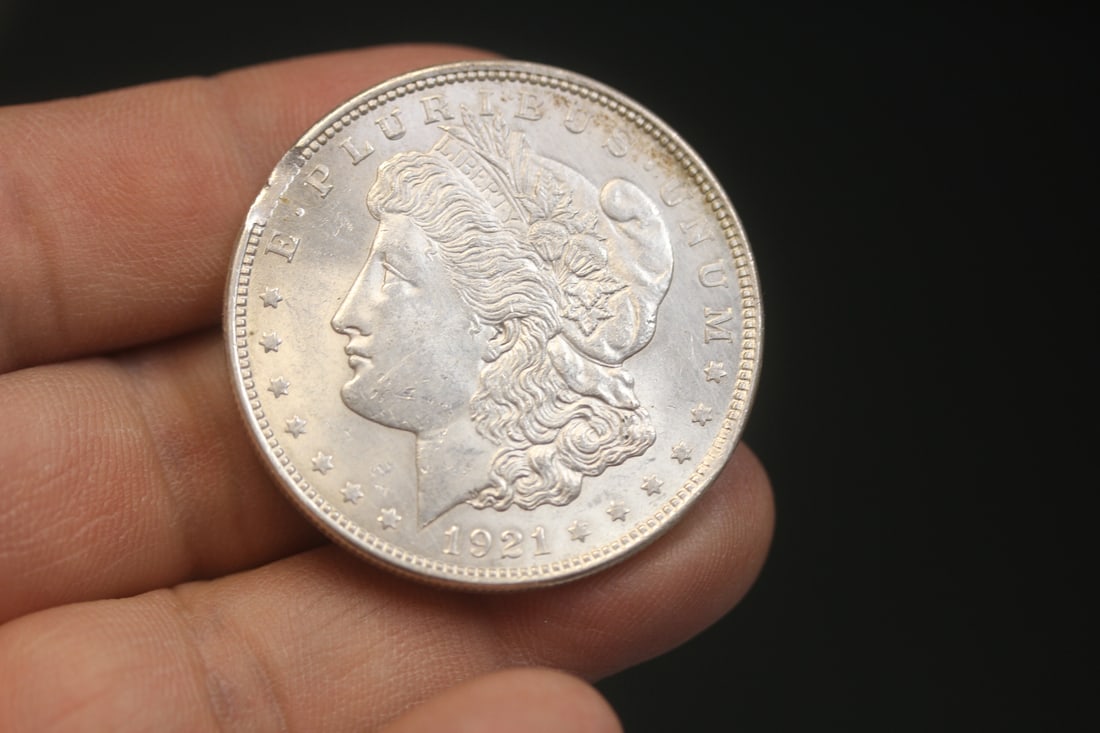 1921 beautiful Morgan silver error coin: very rare, two clips front and back and one clip on the other side
