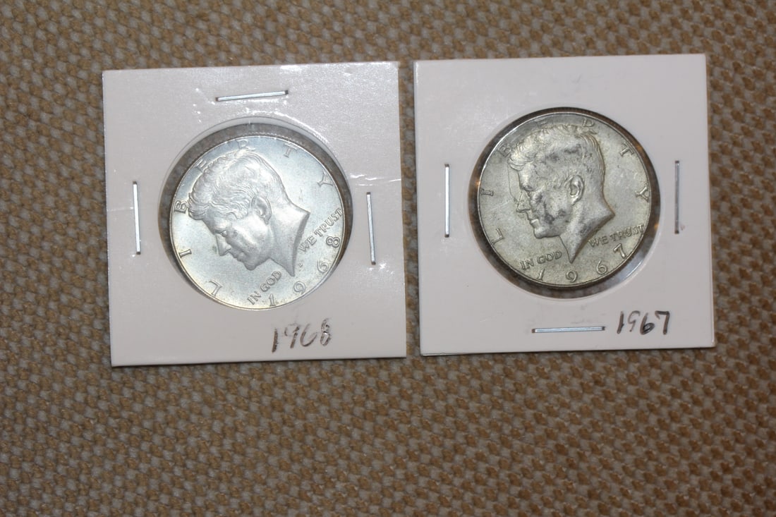 Lot of 2 Kennedy Halves: 40% silver