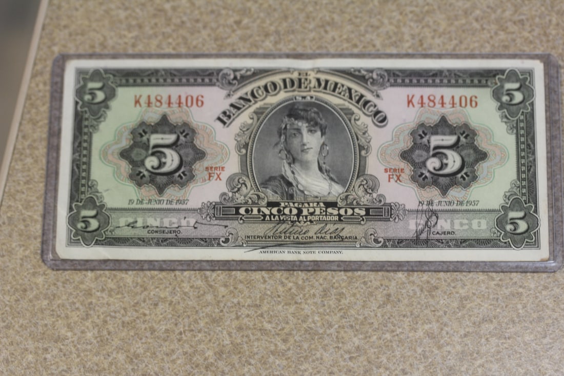 Banco de Mexico 5 Pesos Note: as shown