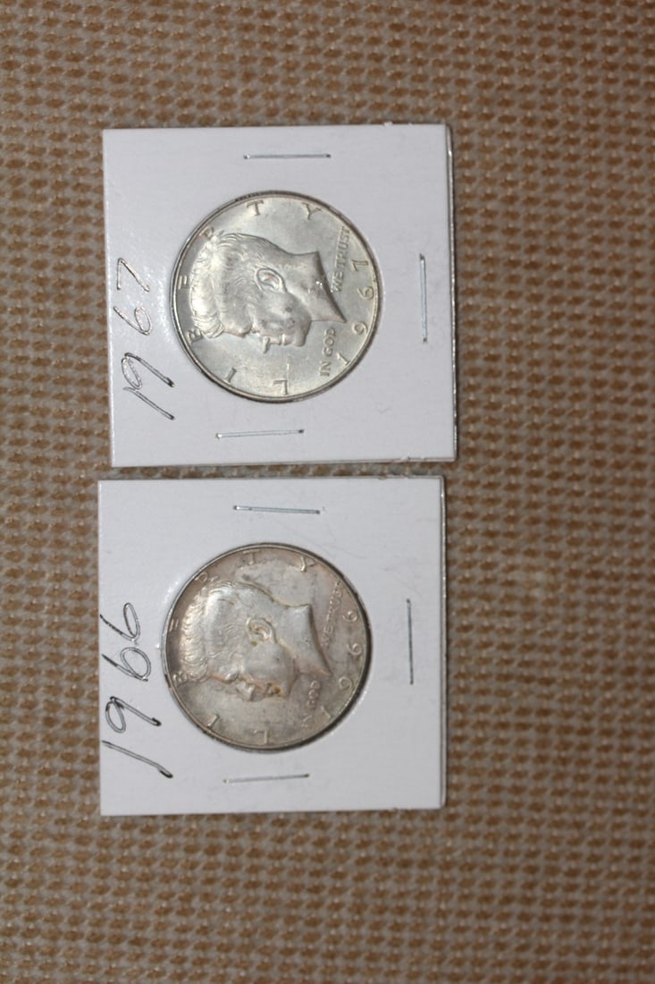 Lot of 2 Kennedy Halves: 40% silver