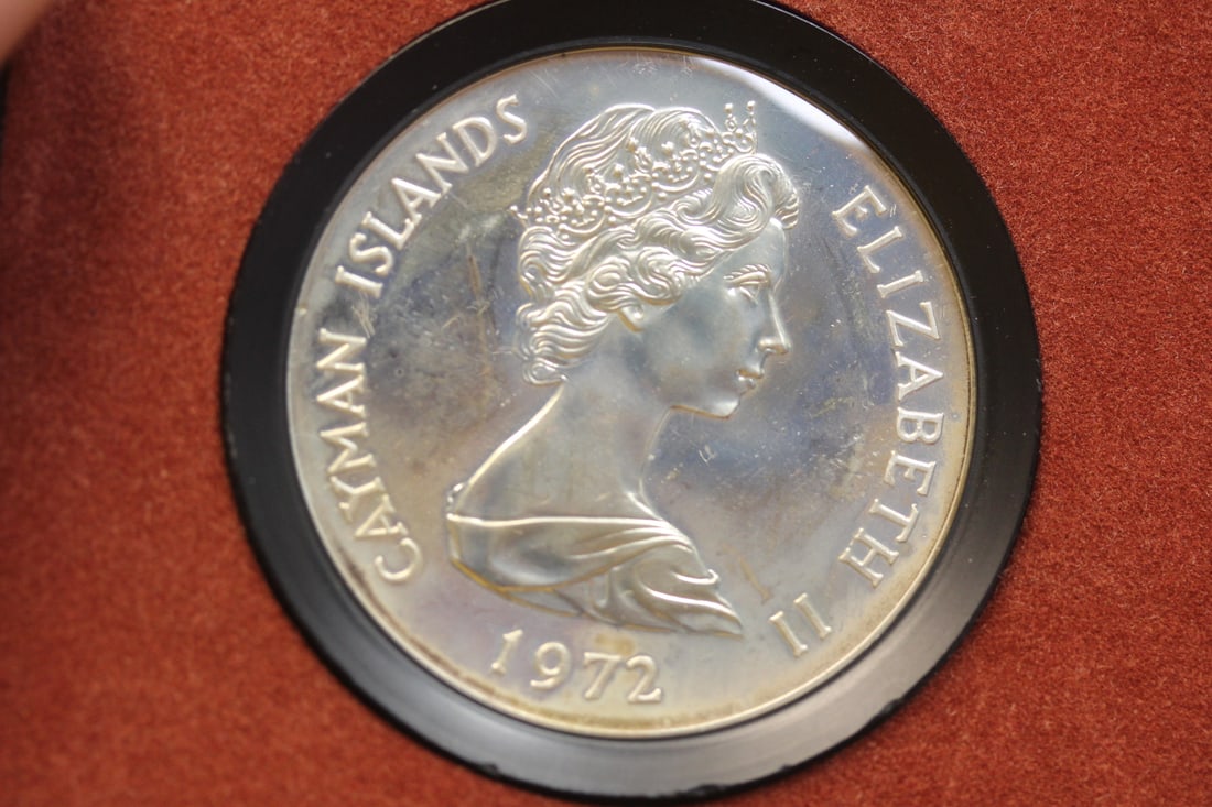 Cayman Island Silver Coin: Elizabeth II. - 1972 - most likely proof coin