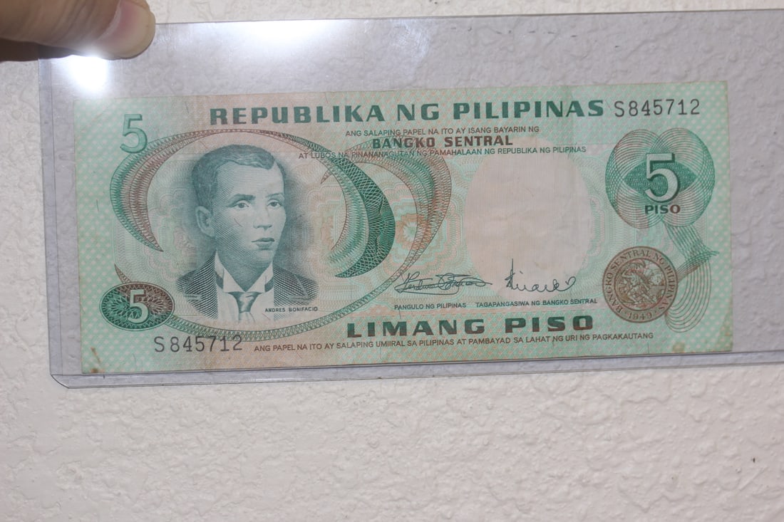 Philippines 5 Piso Bank Note: as shown on photos