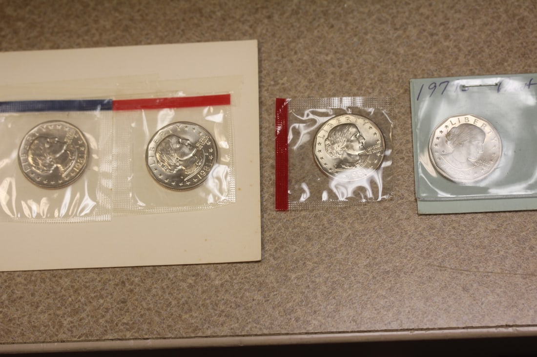 Lot of 4 Susan B/ Anthony $1.00: to include a proof 19790S one, possibly type II, but not sure