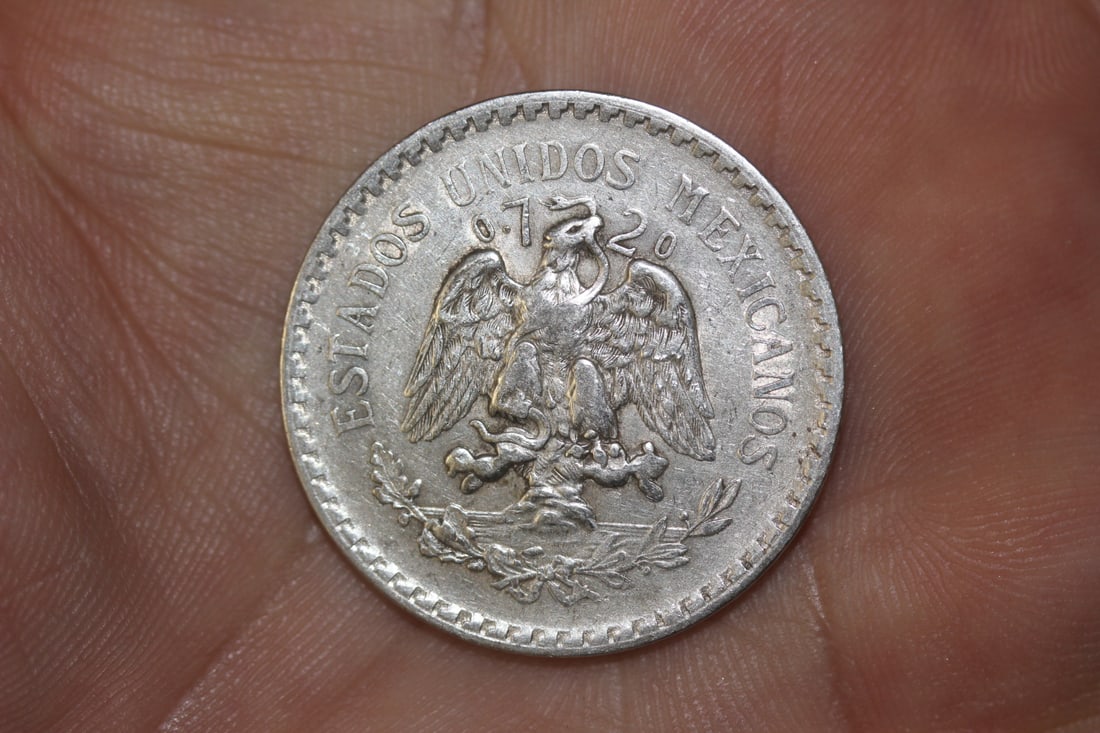 1922 Mexico Un Peso Coin - 3