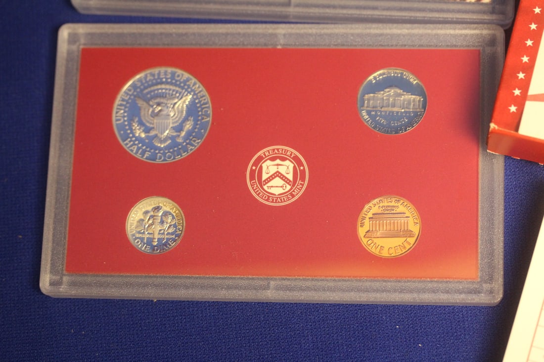 A 1999 US Mint Silver Proof Set - 3