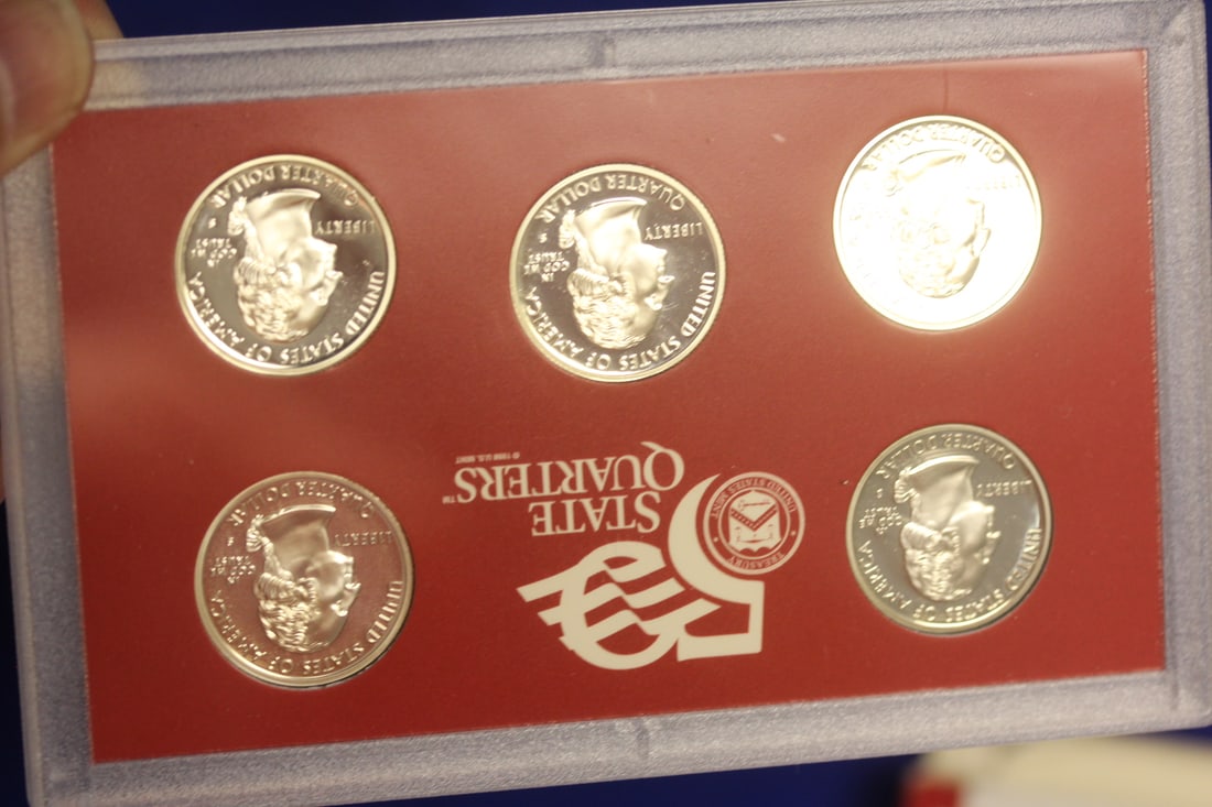 A 1999 US Mint Silver Proof Set - 5