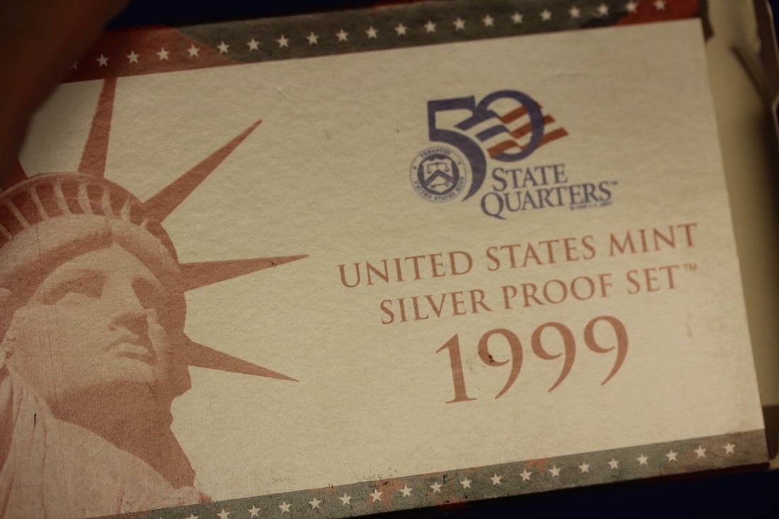 A 1999 US Mint Silver Proof Set - 7