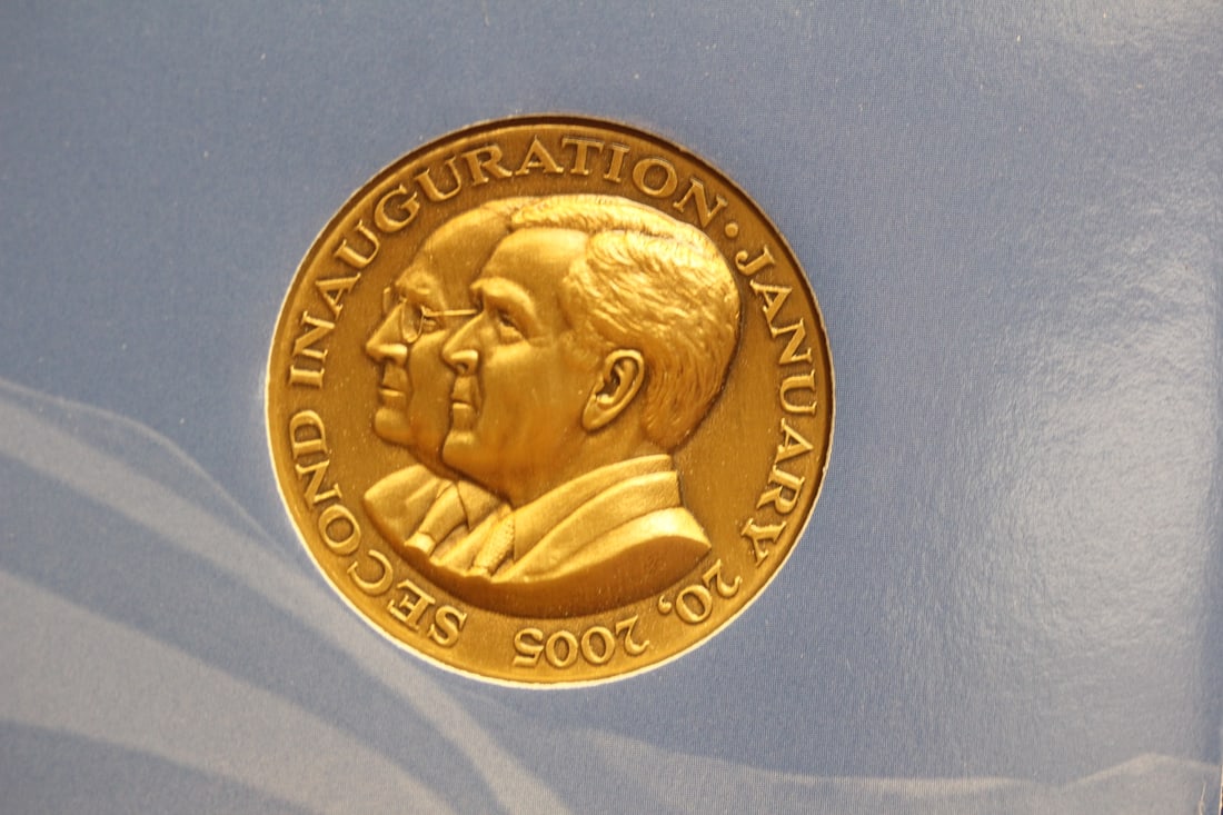 Official 2005 55th Presidential Inauguration Coin: Medallion coin - January 20, 2005 - with literature