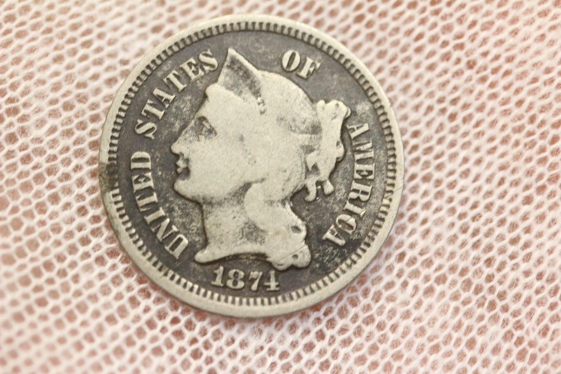 1874 Three Cents Nickel: major mint error - die break reverse - very rare