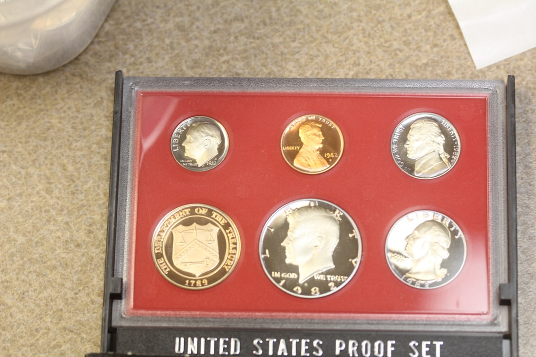 1982 US Proof Coin Set: as shown
