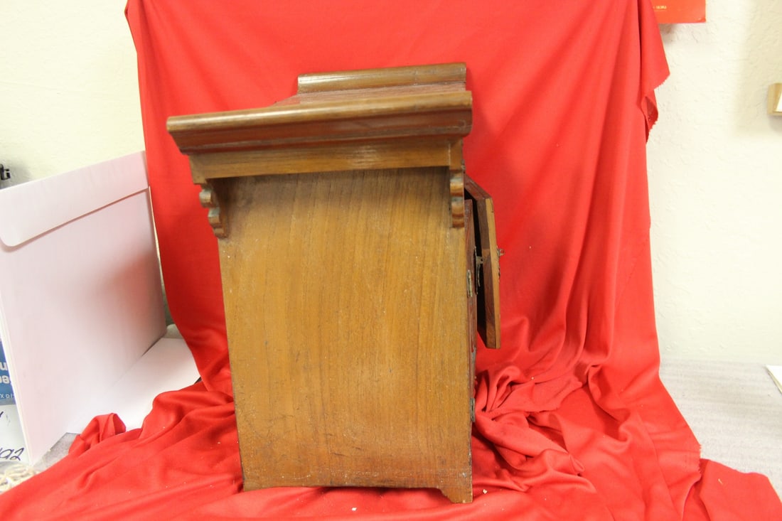 An Oriental Wooden Jewelery/Trinket/Cabinet or Box - 2