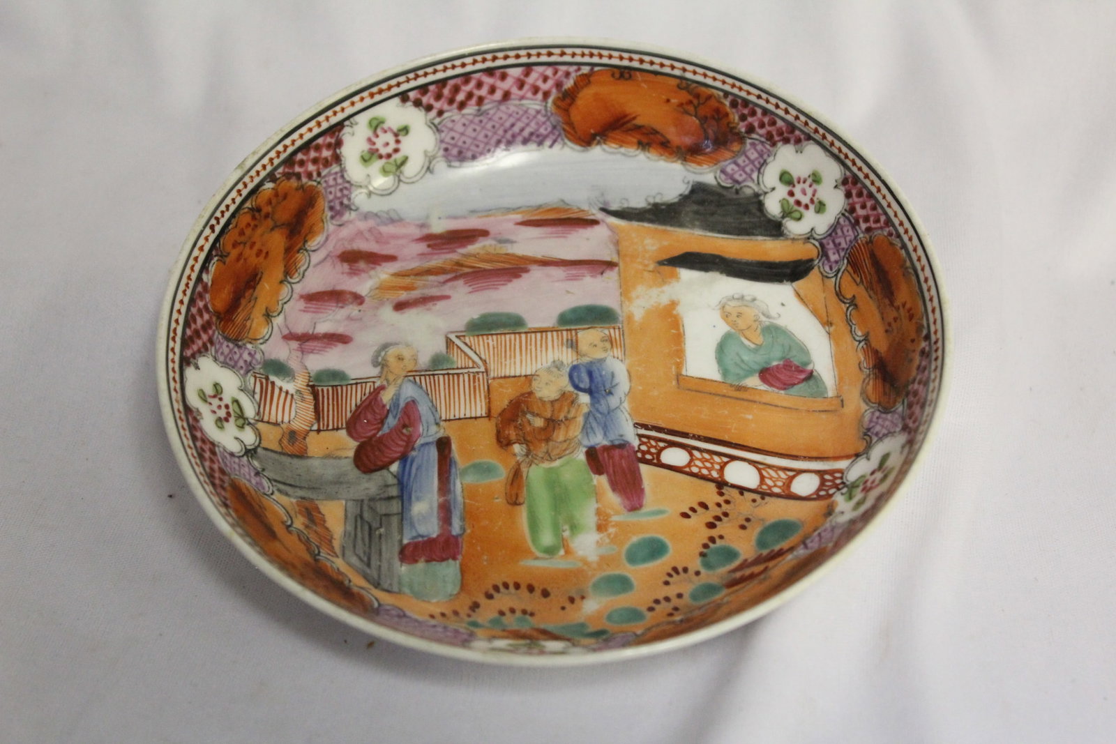 An Antique Chinese Export Plate/Bowl: 19th century or earlier - 6 3/8" in diameter