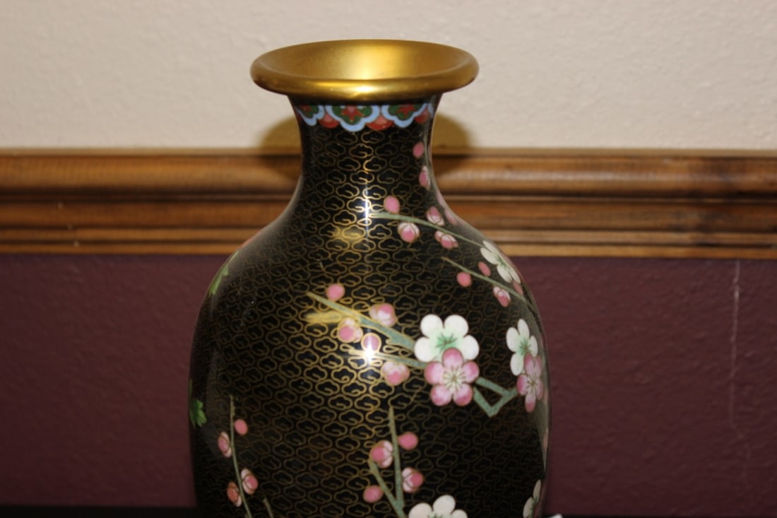 A Chinese Cloisonne Vase - 2