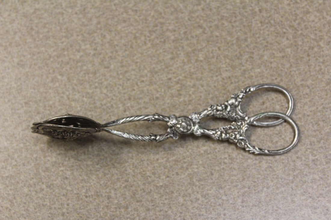 Marked 850 Silver Tong in Sissor Form: 6 inches across