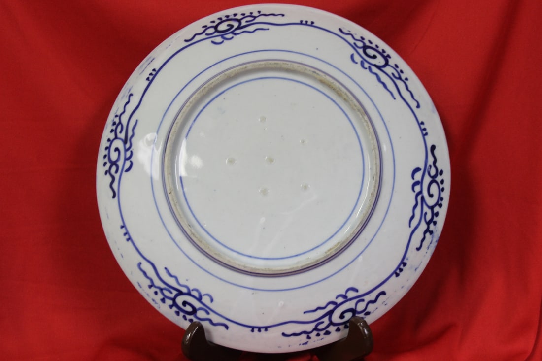 A Japanese Blue and White Porcelain Imari Plate - 2